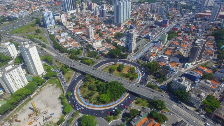 S.Bernardo entrega pista de caminhada na Kennedy e Barão de Mauá