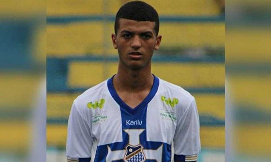 Jogador do Água Santa sofre infarto e morre durante treino