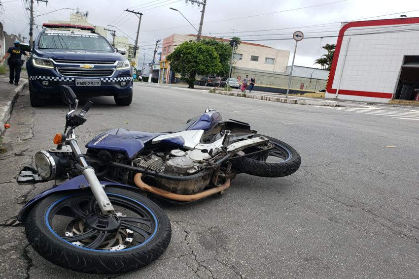 Durante fuga em S.Caetano, bandido cai de moto furtada e fica ferido  