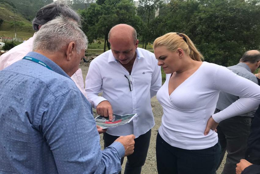 Carla Morando consegue doação de terreno para construção de campo de futebol