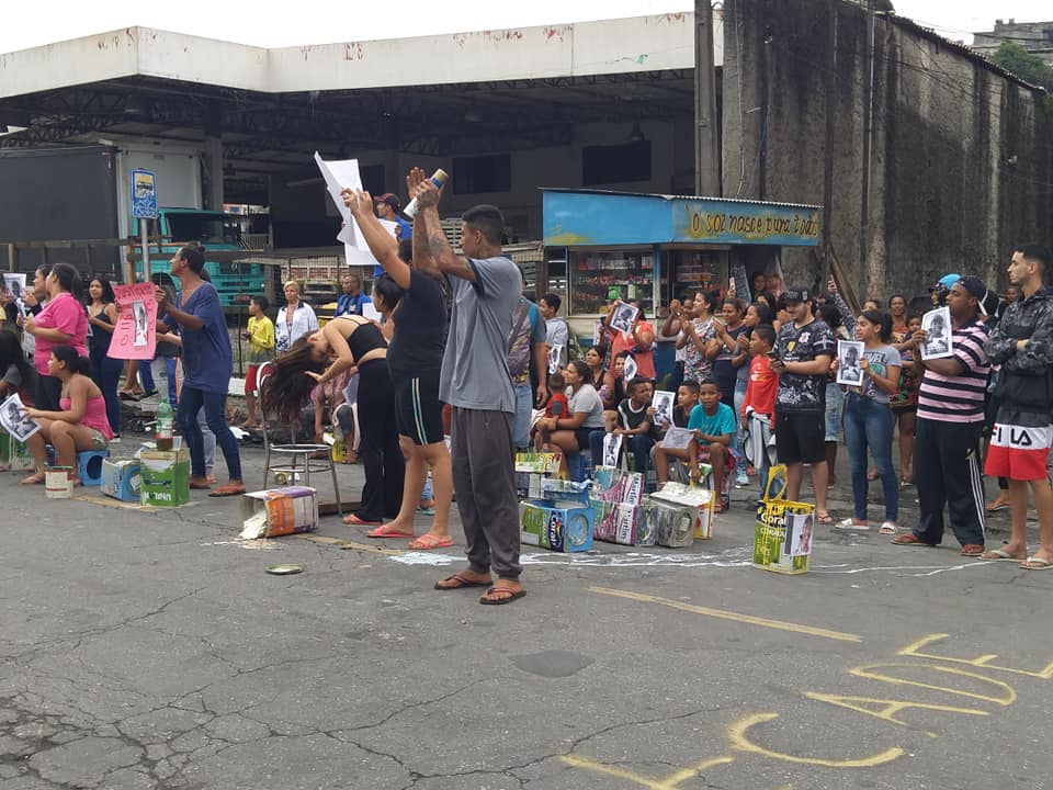 Adolescente de 14 anos desaparece e moradores protestam em Sto.André