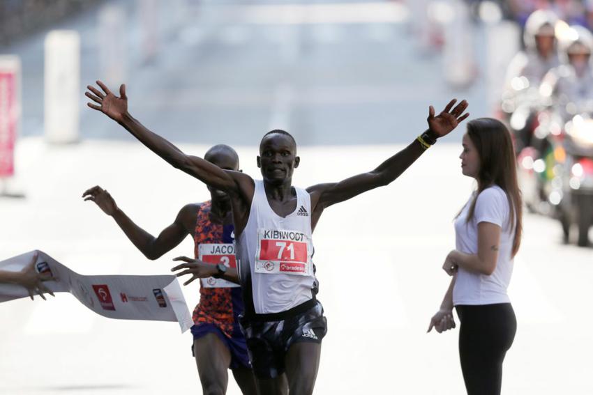 Queniano vence São Silvestre com ultrapassagem nos últimos segundos