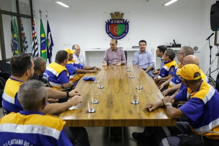 Auricchio sanciona lei que autoriza bico oficial a dez agentes de trânsito