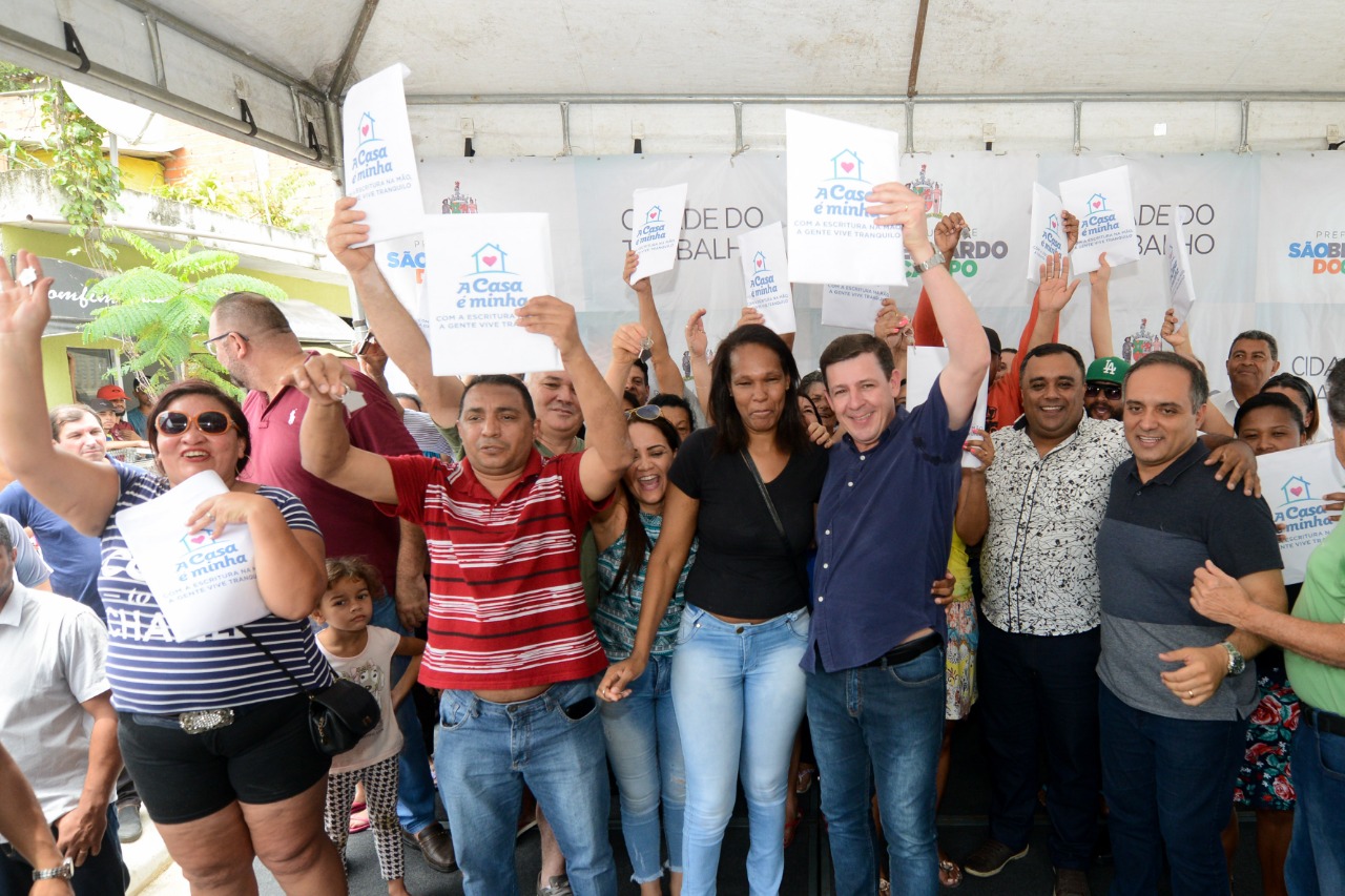 Morando entrega 24 apartamentos na comunidade Capelinha