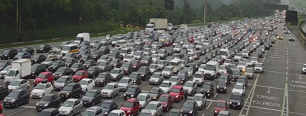 Para ir ao litoral, motorista enfrenta congestionamento na Imigrantes e Anchieta