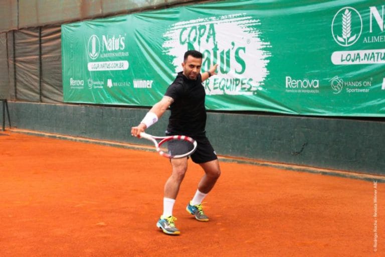 Torneio de tênis atrai profissionais e deixa ABC em evidência