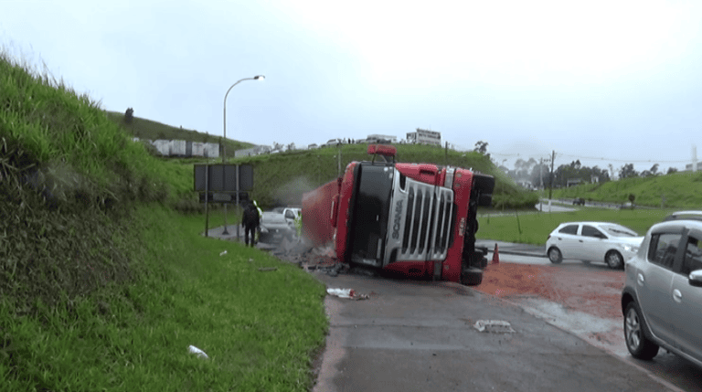 São Bernardo tem três acidentes com carros, trólebus e caminhão