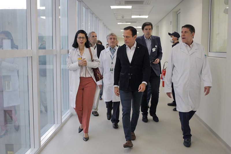 Doria entrega novos leitos de UTI no Hospital das Clínicas em SP