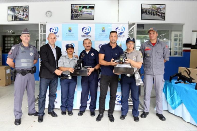 Lauro Michels entrega armas e equipamentos para GCM e GCP