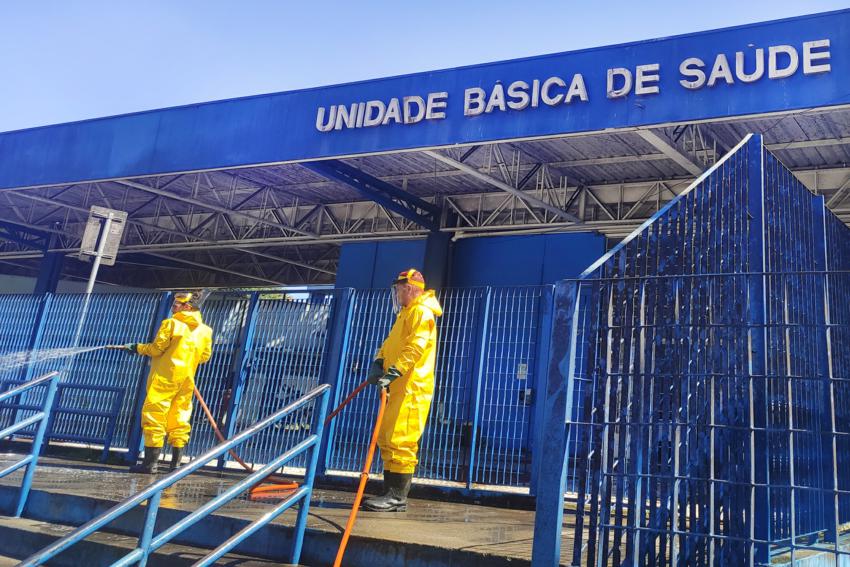 Diadema inicia lavagem de prédios públicos da saúde para coibir Covid-19