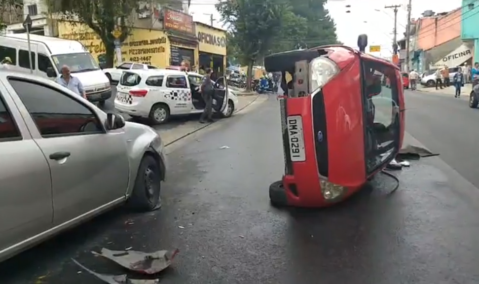 Motorista alcoolizado bate em 2 carros e um ônibus e é detido em S.Bernardo