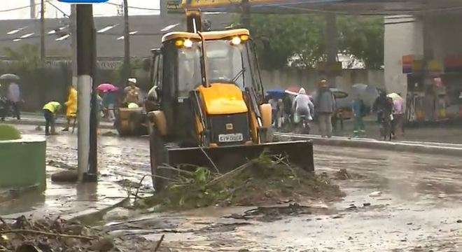 Temporal causa 45 mortes na Baixada Santista