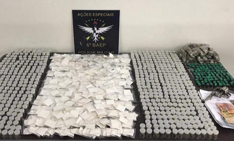 6º Baep prende mulher com 1,4 mil porções de drogas em Diadema