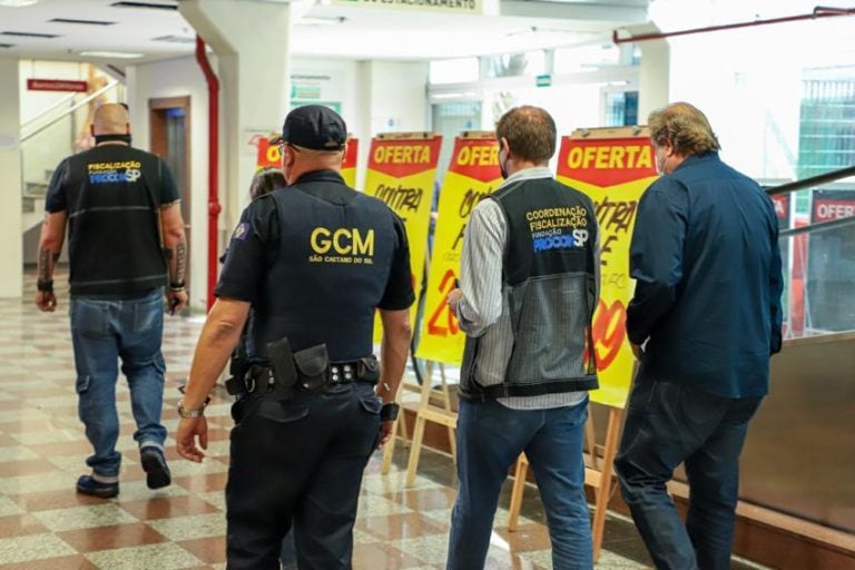 Após denúncia de abuso de preços, Procon fiscaliza mercados e sacolões de S.Caetano