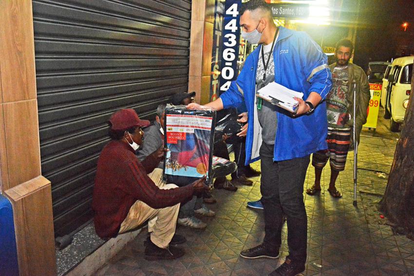 Sto.André distribui máscaras, cobertores e alimento a moradores de rua