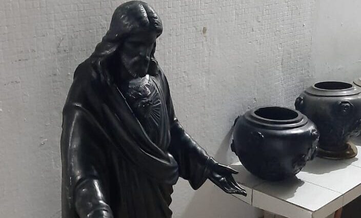 Ladrões roubam imagens de Jesus no cemitério de S.Bernardo e são presos