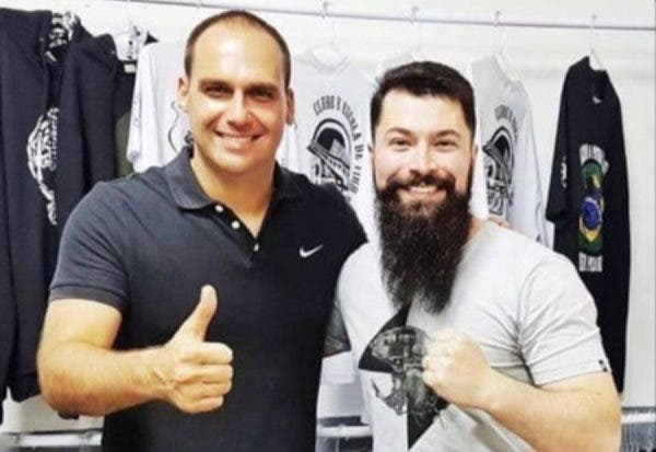 Eduardo Bolsonaro pede doação de sangue para delegado baleado em S.Bernardo