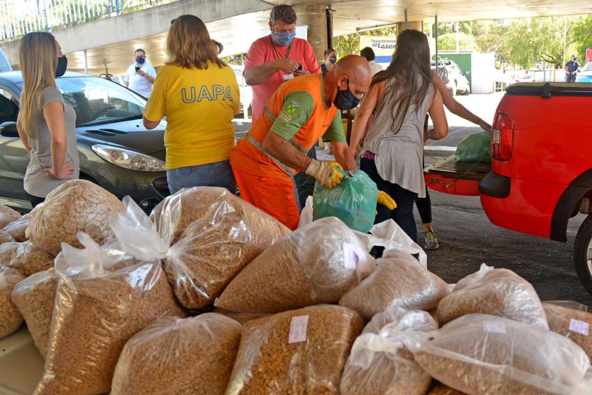 Moeda Pet entrega 471 quilos de ração para gatos e cachorros em Sto.André