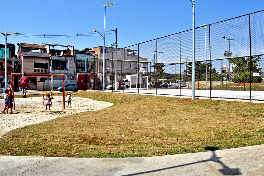 Sto.André transforma área de descarte irregular em praça na Sacadura