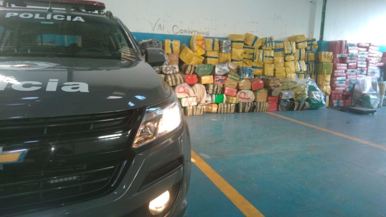 PM detém 8 traficantes, mata um e apreende 12 toneladas de drogas em Diadema