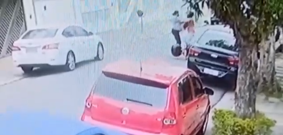 Advogada entra em luta corporal com bandido e leva um tiro em Sto.André; Veja Vídeo