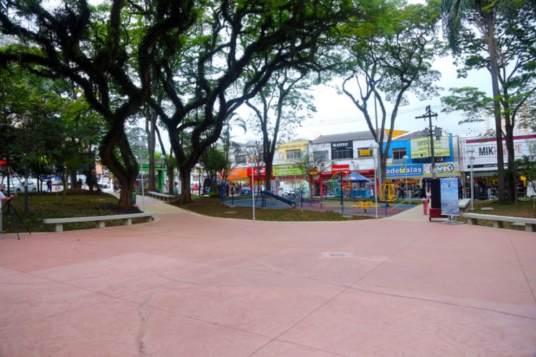 Lauro Michels entrega reforma da Praça Castelo Branco