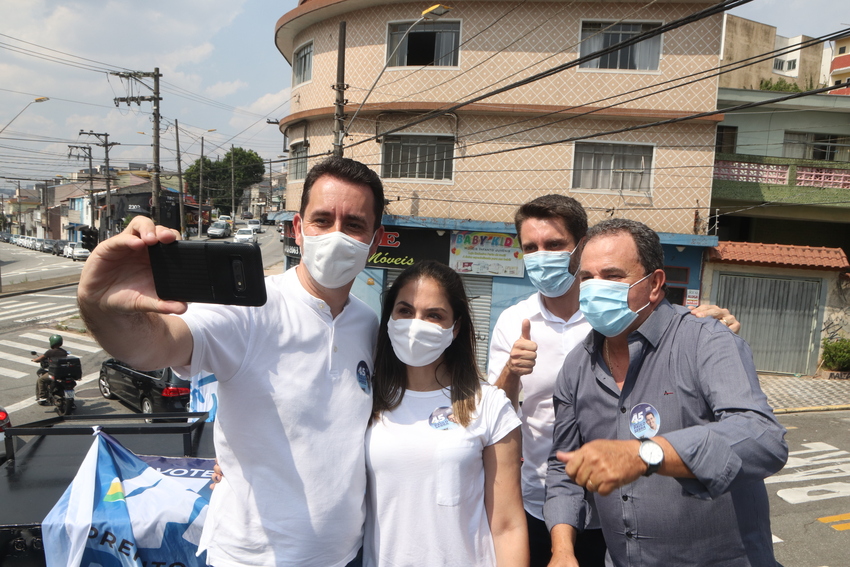 Ao lado de lideranças, Paulo Serra encerra campanha em caminhão de som