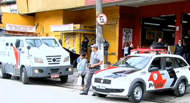 Bando rouba carro-forte em Diadema e foge com malotes