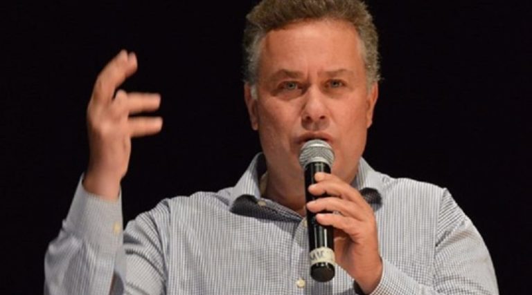 Com covid, prefeito de Rio Grande da Serra é internado na UTI após agravamento