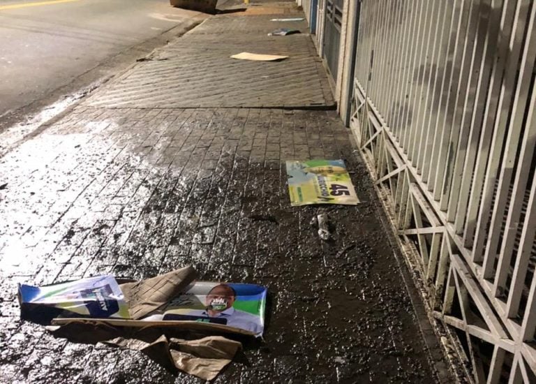 Auricchio acusa assessores do vereador César Oliva de destruírem placas; Veja vídeo