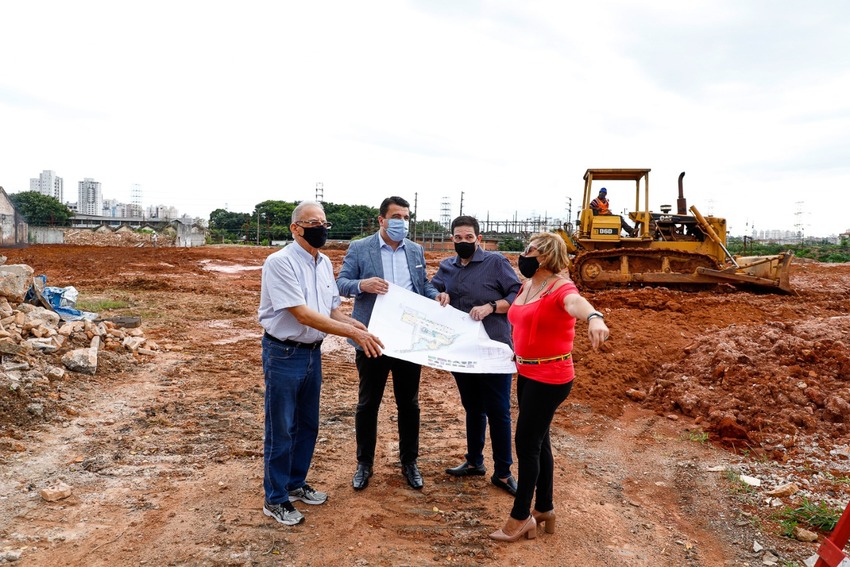 Pio Mielo faz visita técnica no futuro Parque Matarazzo, em São Caetano