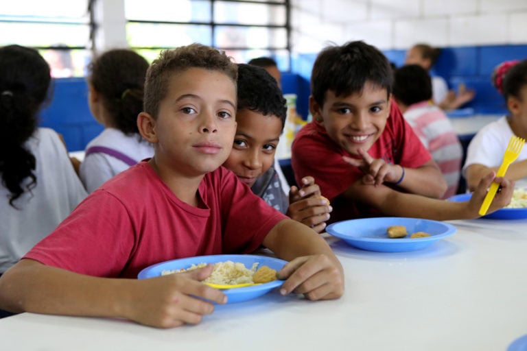 Presença de alunos nas aulas passa a ser opcional nas fases vermelha e laranja  