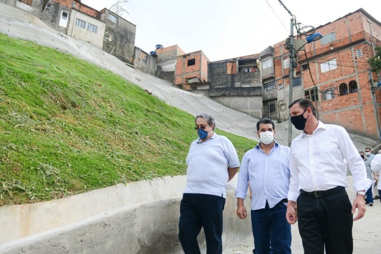 Prefeito Orlando Morando entrega intervenção preventiva no Nova Baeta