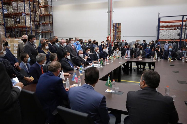 Vacinação contra covid-19 começa nesta segunda nos estados 