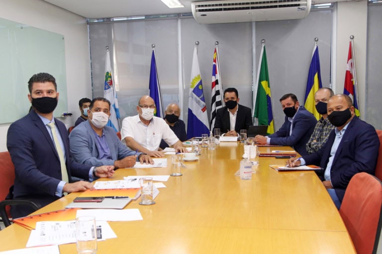 Prefeitos do ABCD definem início da retomada das aulas presenciais
