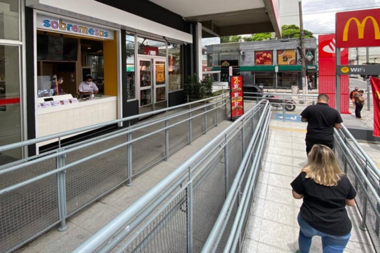McDonald’s inaugura mais uma unidade em Sto.André e gera 30 empregos