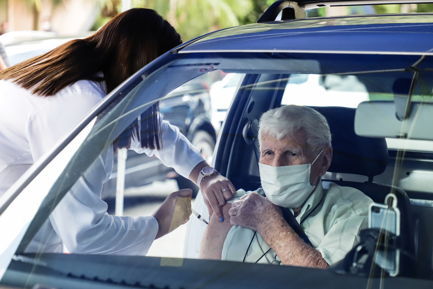 São Caetano vacina 99% da população acima de 90 anos contra a covid-19