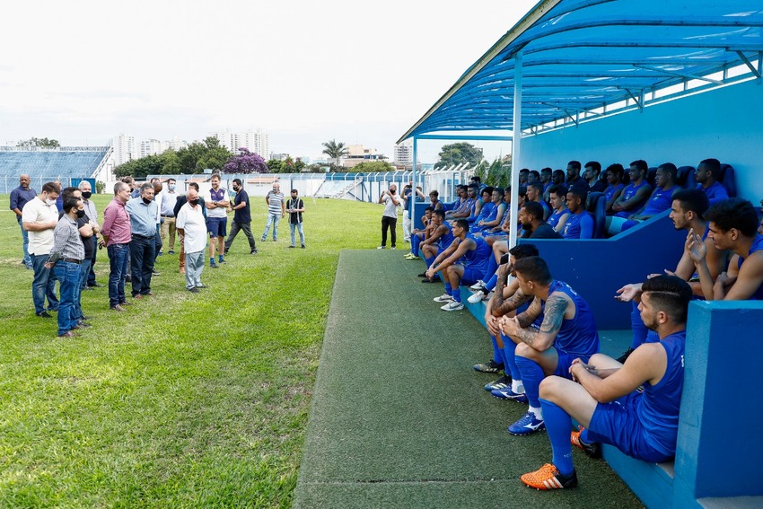 Tite Campanella visita jogadores do Azulão e estreita laços com o clube