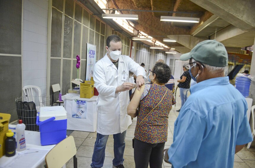 S.Caetano e S.Bernardo antecipam vacinação em idosos de 68 anos para esta quinta