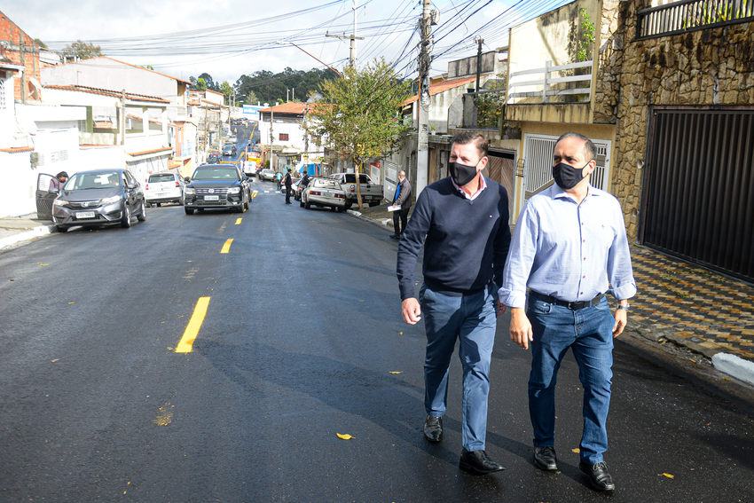 Prefeito Orlando Morando entrega revitalização da Rua Vitório Médici