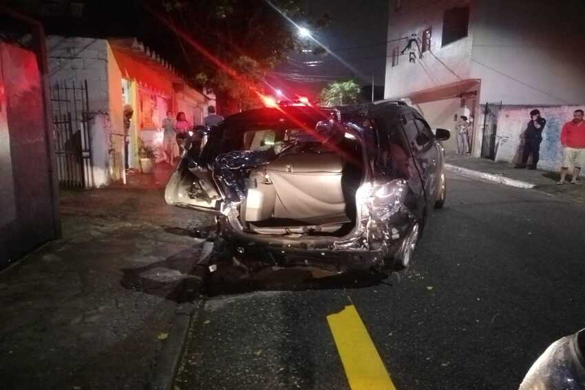 Ladrões roubam e agridem idosos em São Caetano e, na fuga, colidem veículo