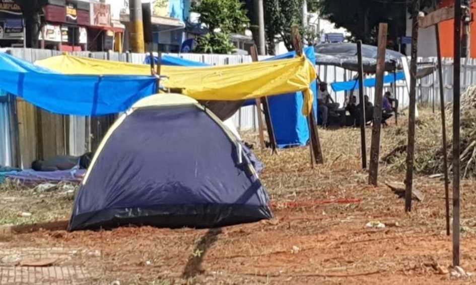 Famílias ocupam terreno onde foi demolido o Edifício di Thiene