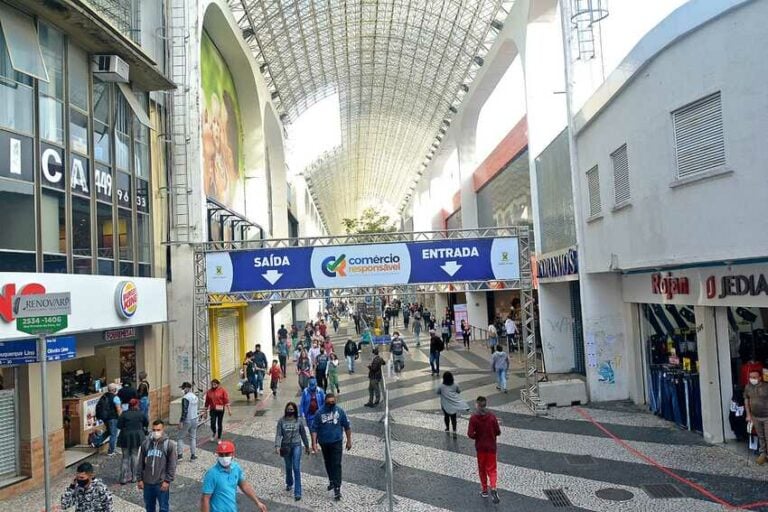 Prefeitos do ABCD estendem quarentena e rejeitam passaporte da vacina