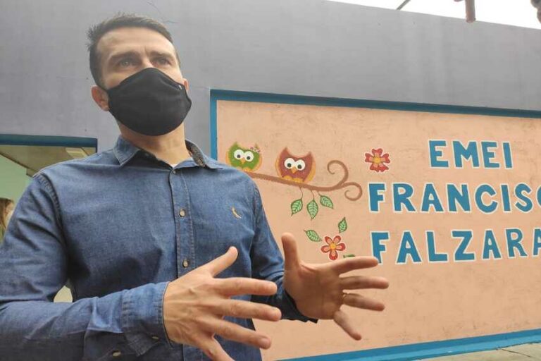Após ato, secretário de Educação fala de abono de R$ 1 mil em S.Caetano