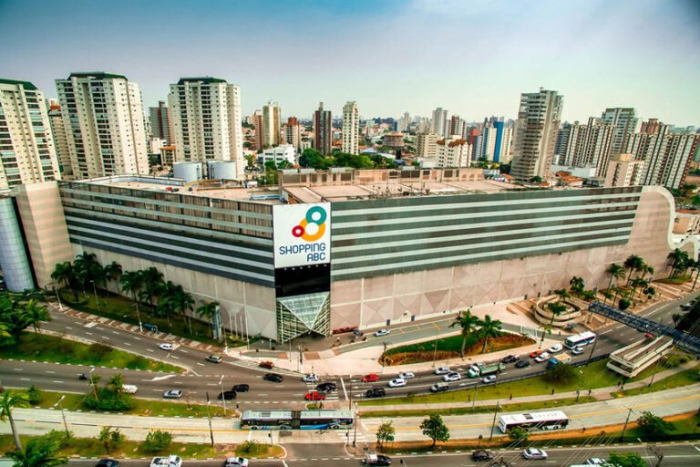 Julho Black Brasil no Shopping ABC tem descontos de até 70%