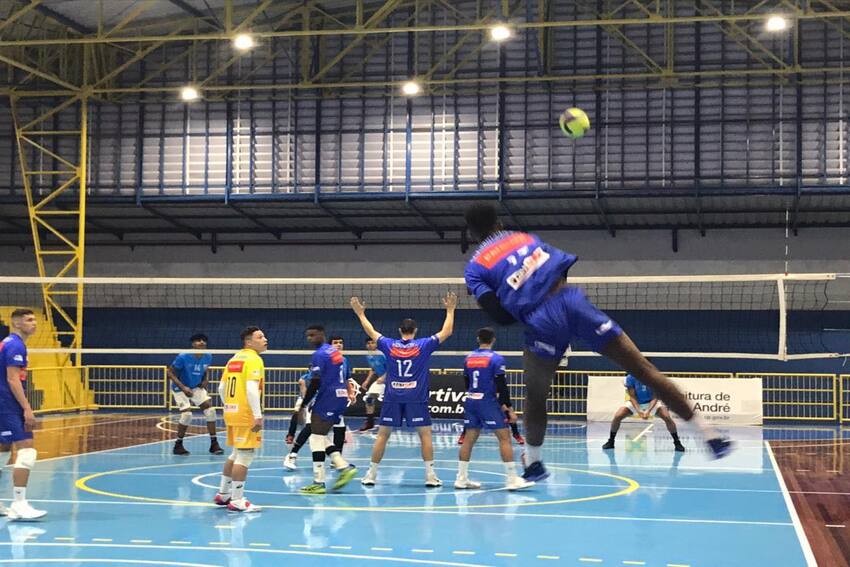 Super Vôlei de Sto.André fecha patrocínio e estreia com vitória no estadual