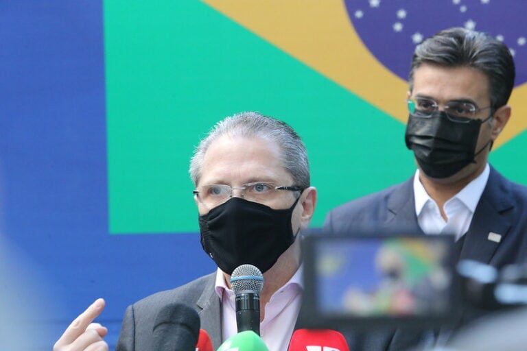 Estado iniciará ciclo anual de vacinação contra Covid em 17 de janeiro