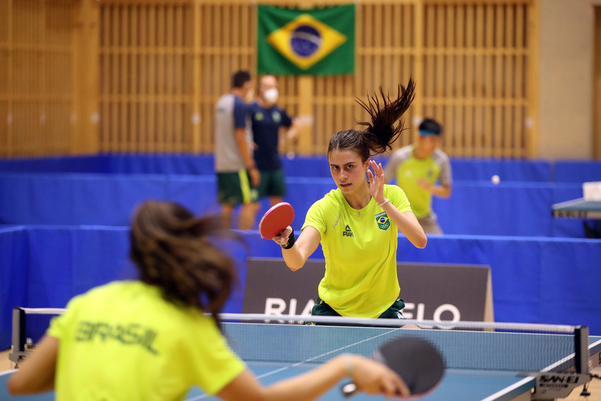 Bruna Takahashi não passa por rival francesa e foca na competição por equipes