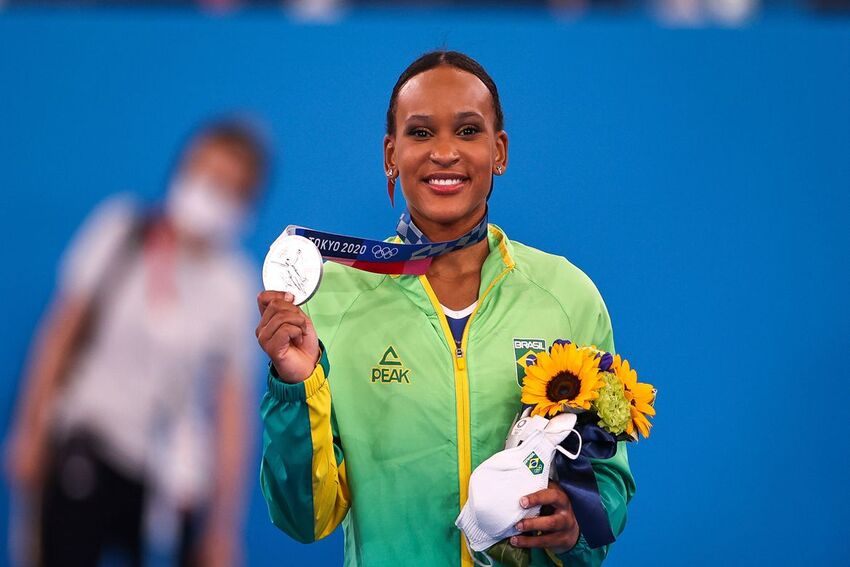 Rebeca Andrade fatura prata, 1ª medalha na ginástica feminina do país