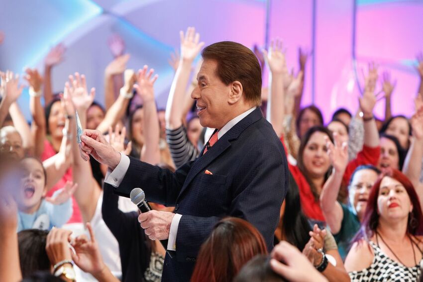 Silvio Santos deixa hospital após diagnóstico de covid-19